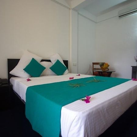 Kothmale Holiday Hotel Kandy Bagian luar foto