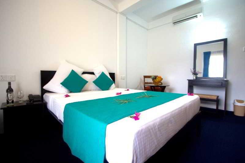 Kothmale Holiday Hotel Kandy Bagian luar foto