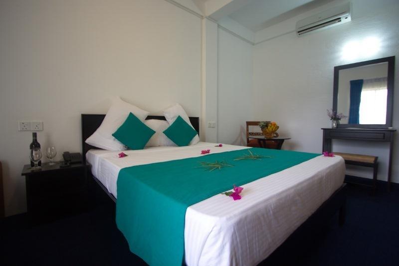 Kothmale Holiday Hotel Kandy Bagian luar foto